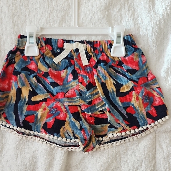 Juicy Couture Cream Top and Colorful Shorts Set - Picture 2 of 4